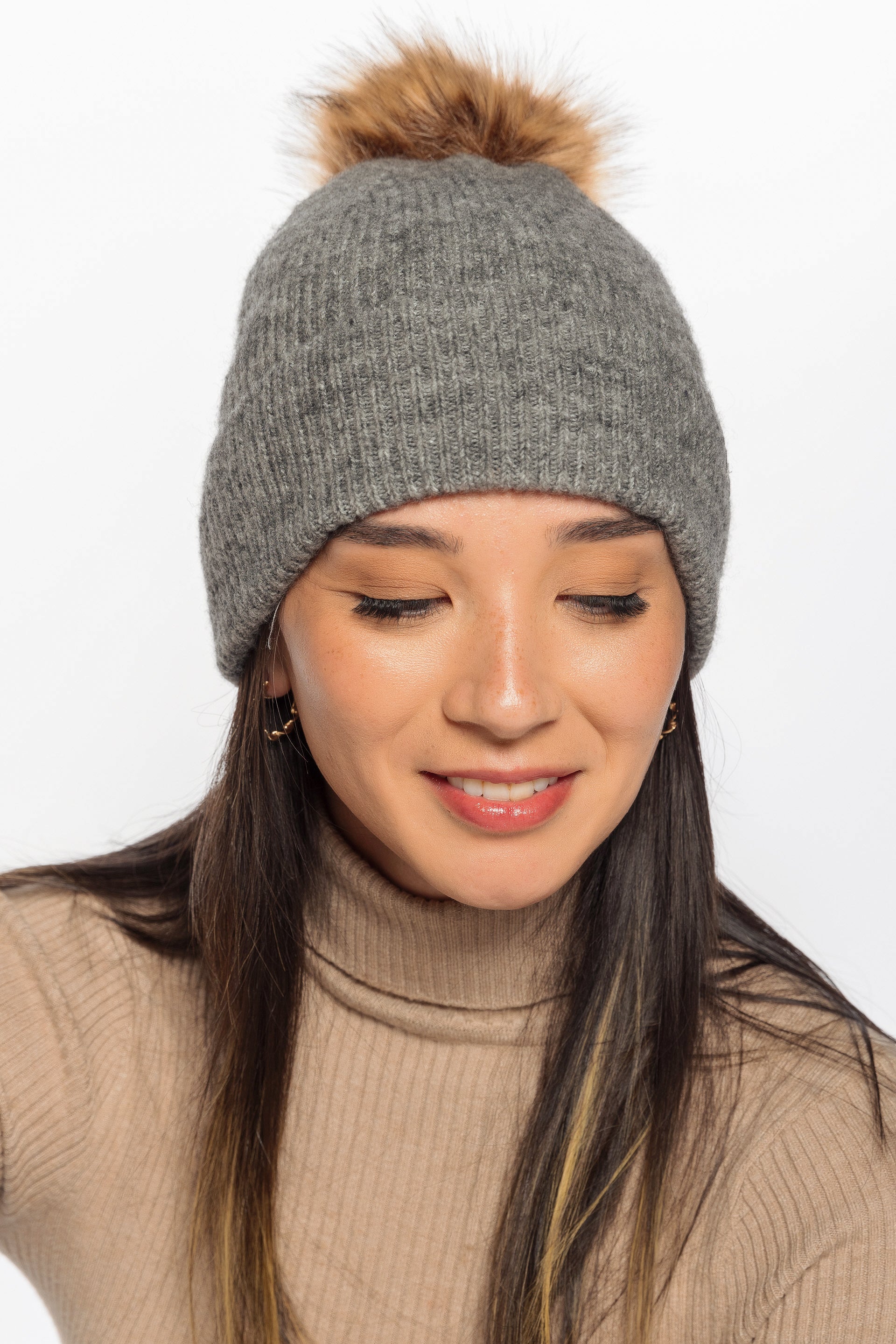 Tuque côtelée avec pompon naturel