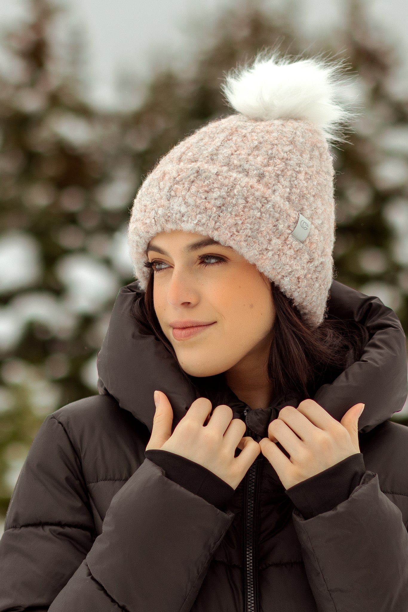 Tuque en tricot bouclé poilu avec pompon
