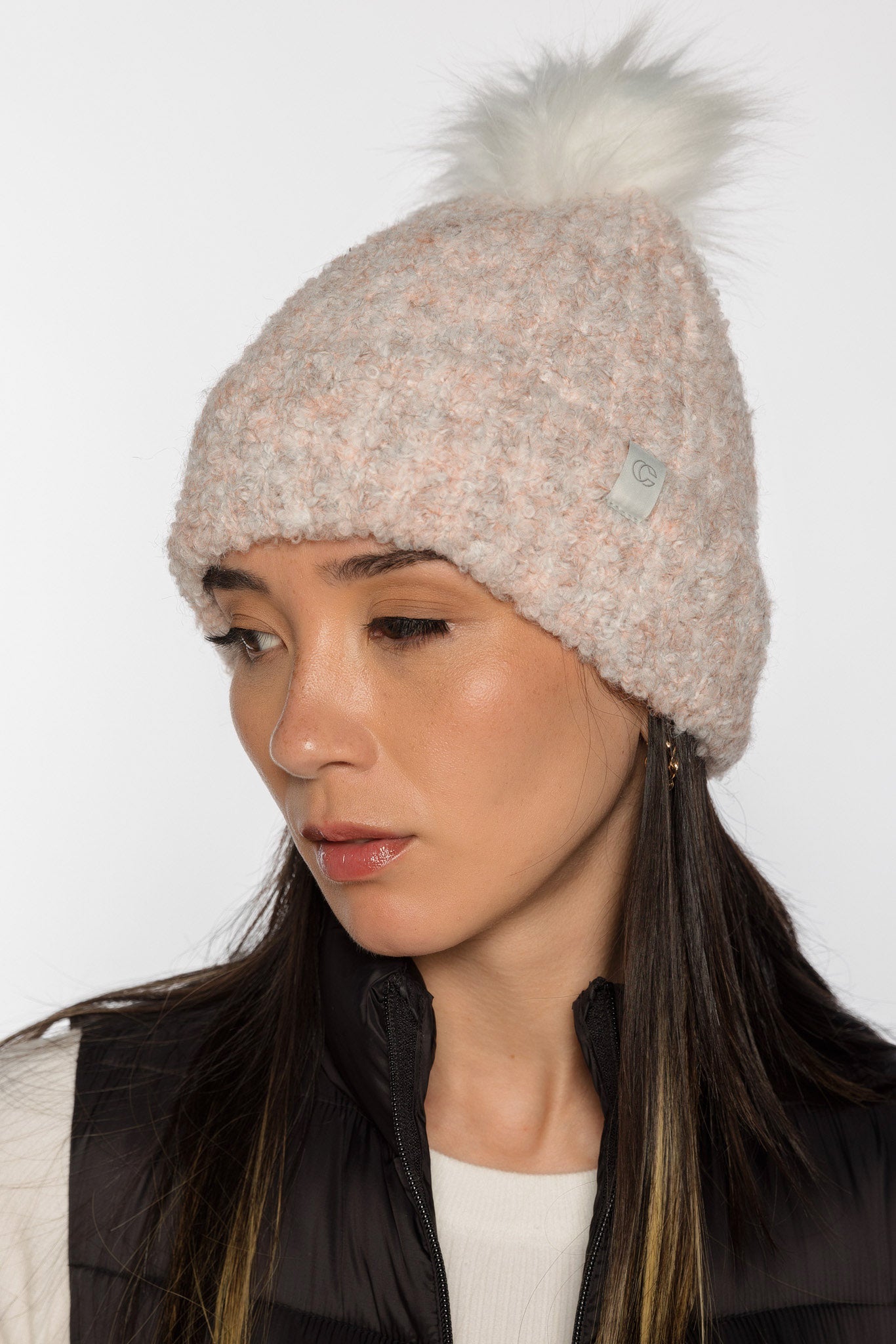 Tuque en tricot bouclé poilu avec pompon
