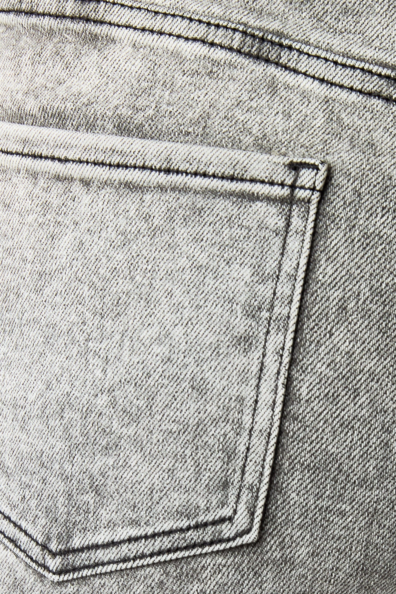 Tattoo "Charlotte" Black Acid-Wash Straight Cropped Jean