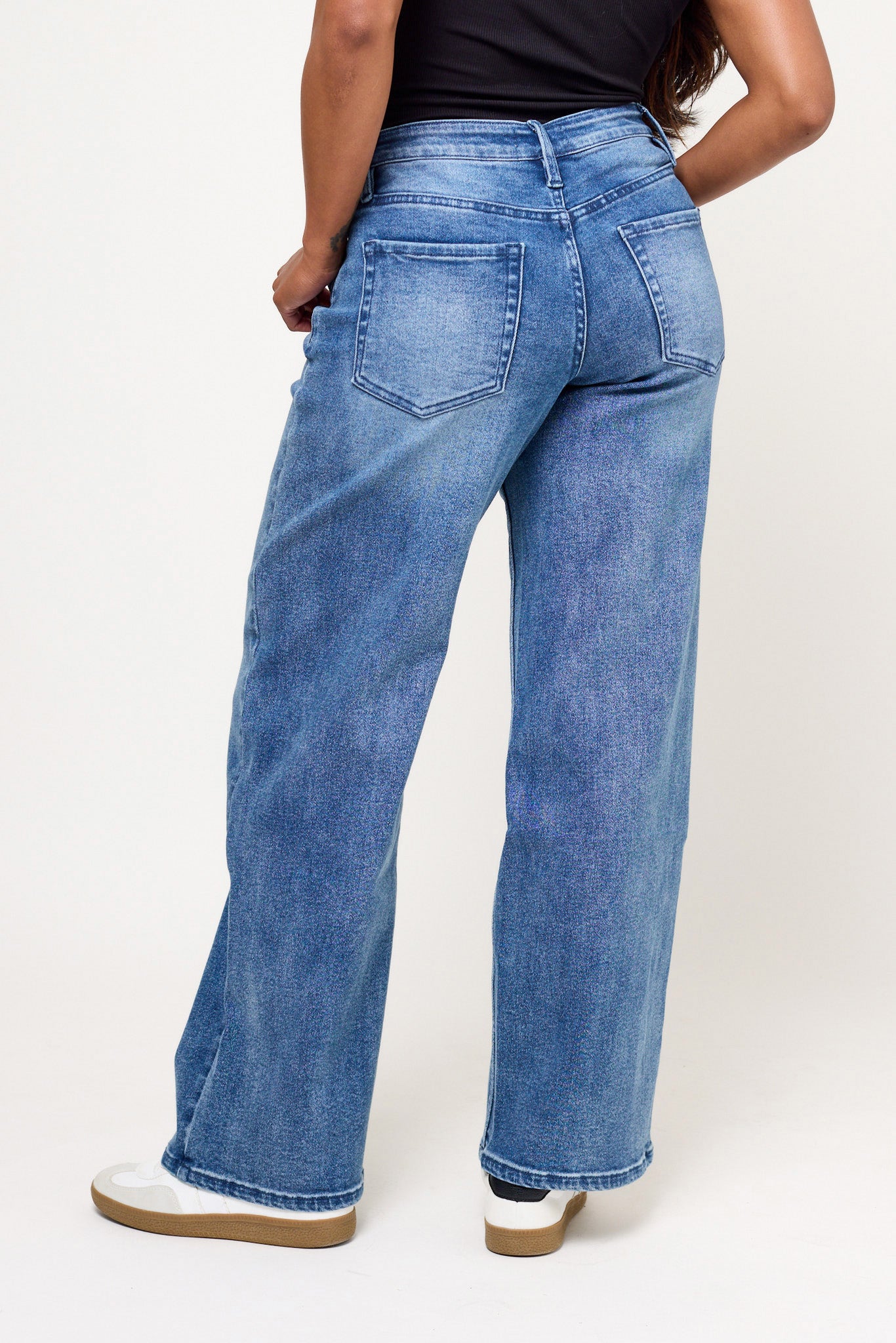 Tattoo "Avery" Mid-Wash High-Rise Wideleg