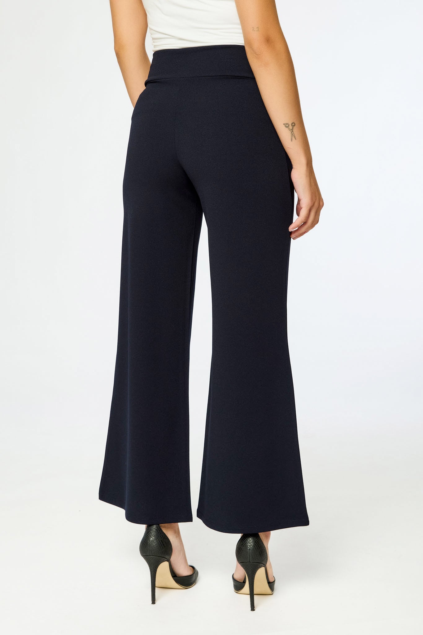 Pantalon jambe large avec entrejambe court