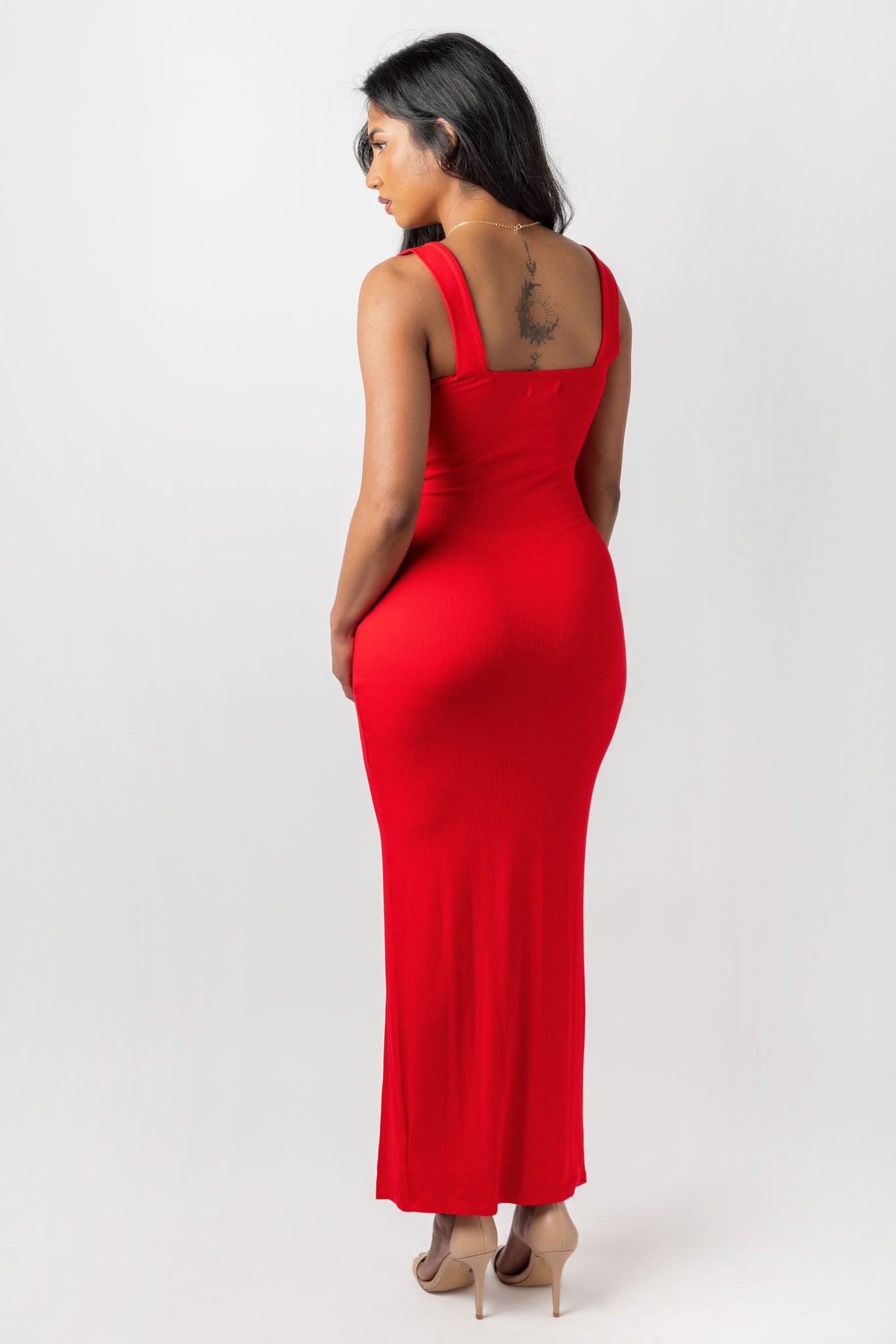 Robe longue côtelée à col carré et fente latérale
