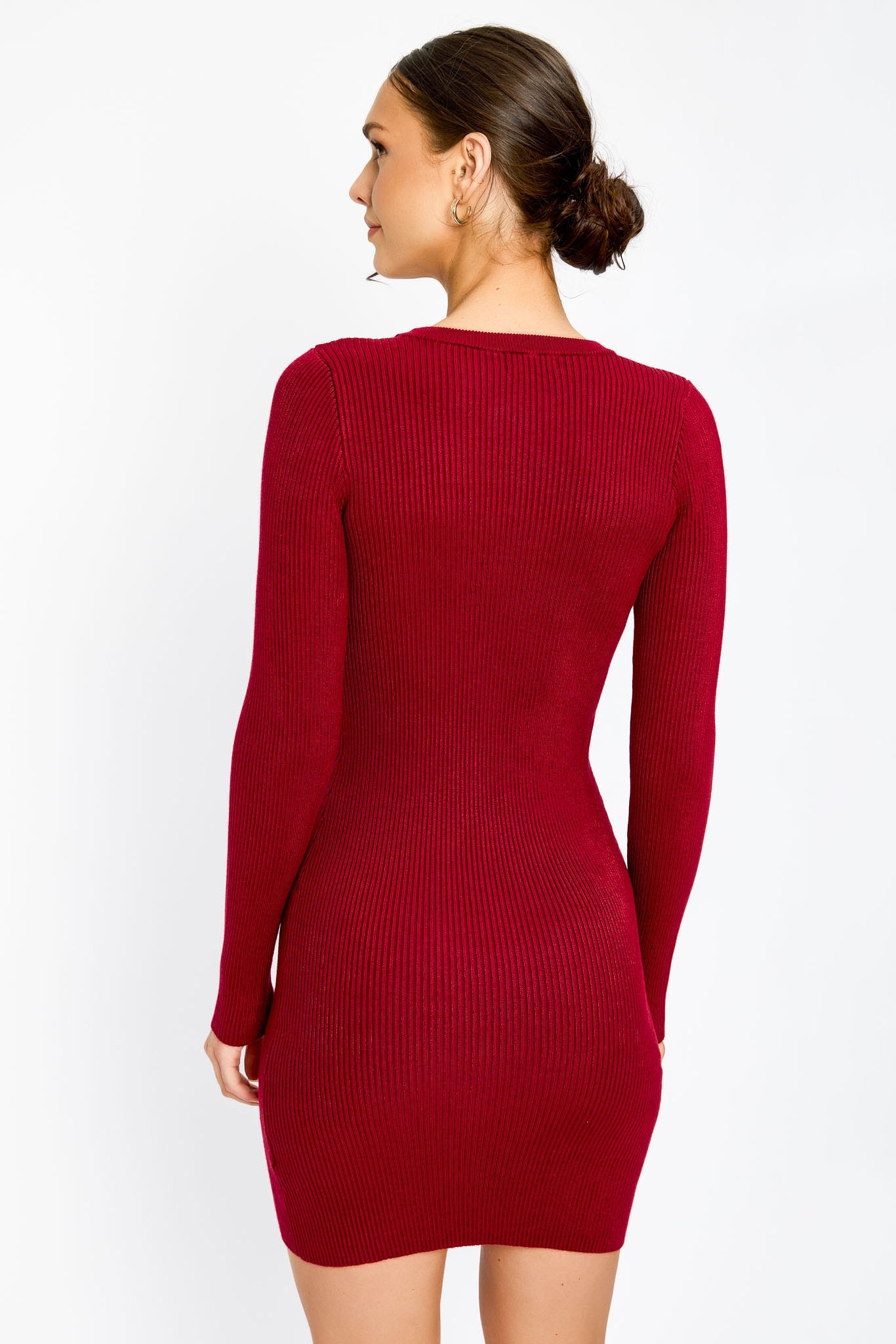 Robe côtelée avec encolure dégagée