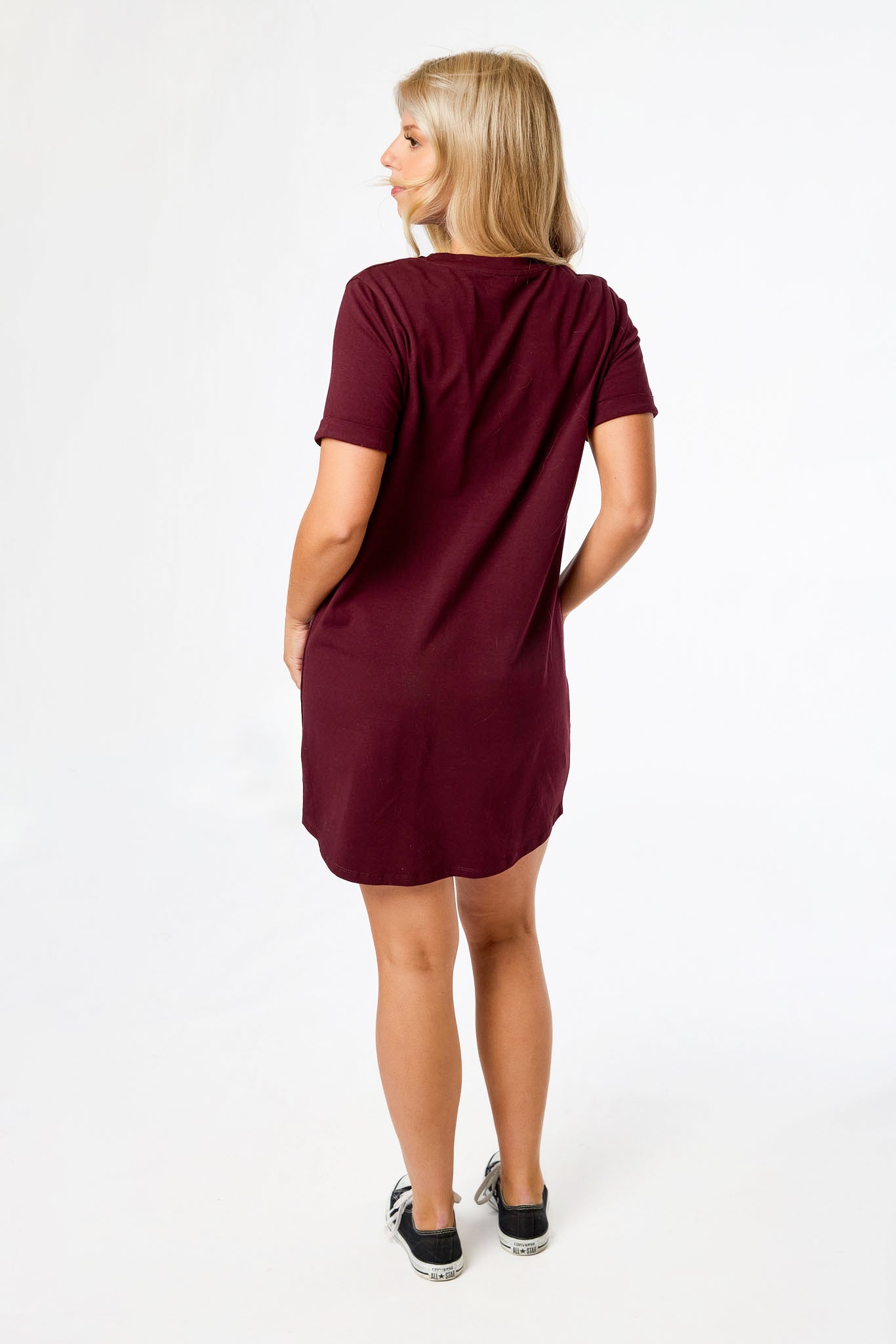 Robe T-shirt à manches courtes et encolure dégagée