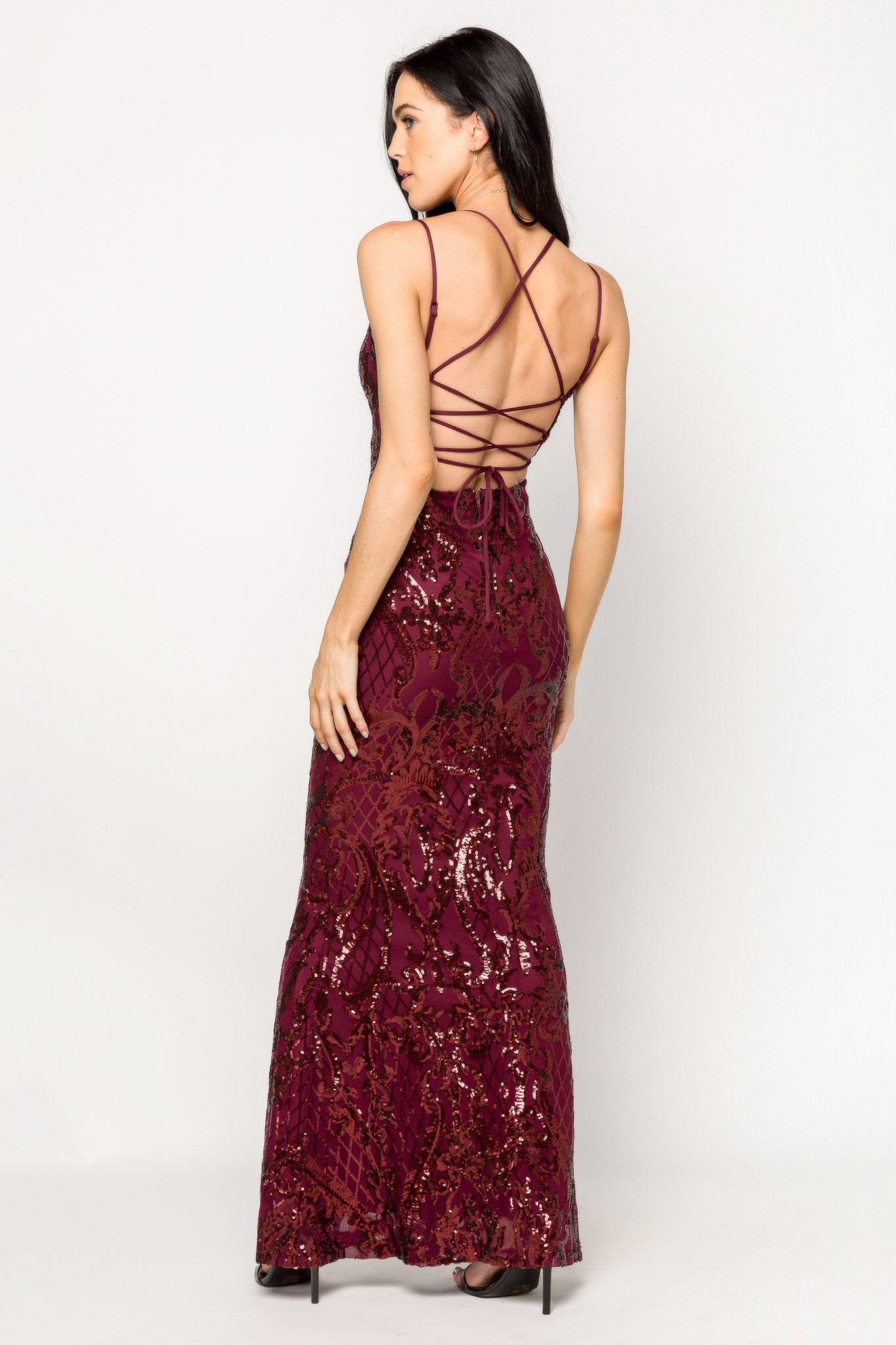 Robe maxi sirène en maille à paillettes avec dos lacé