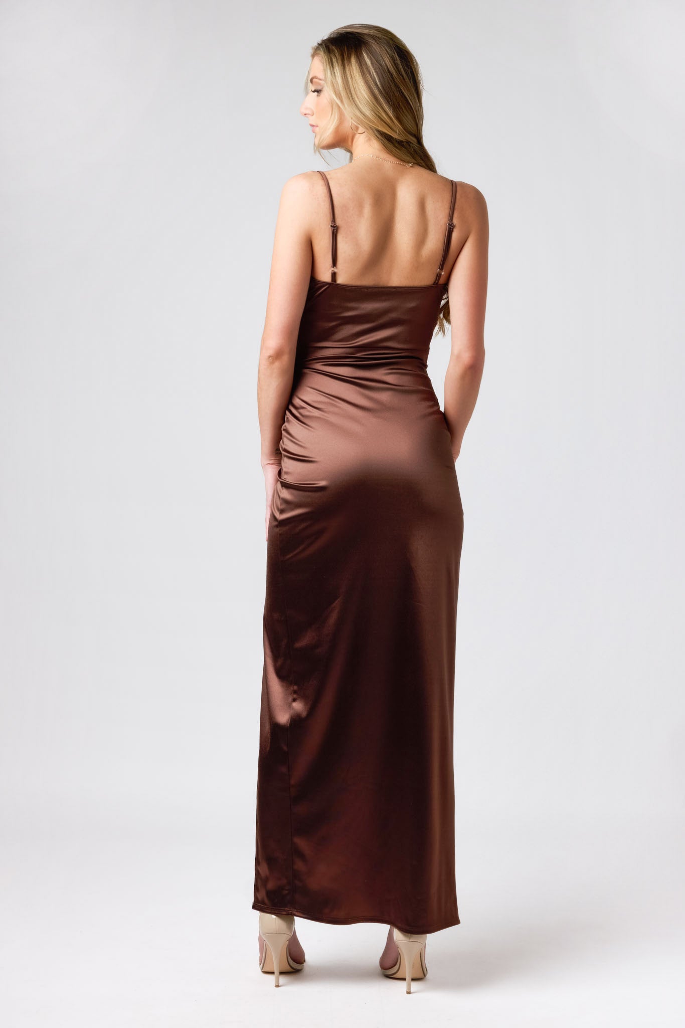 Robe maxi satin extensible avec jupe croisée