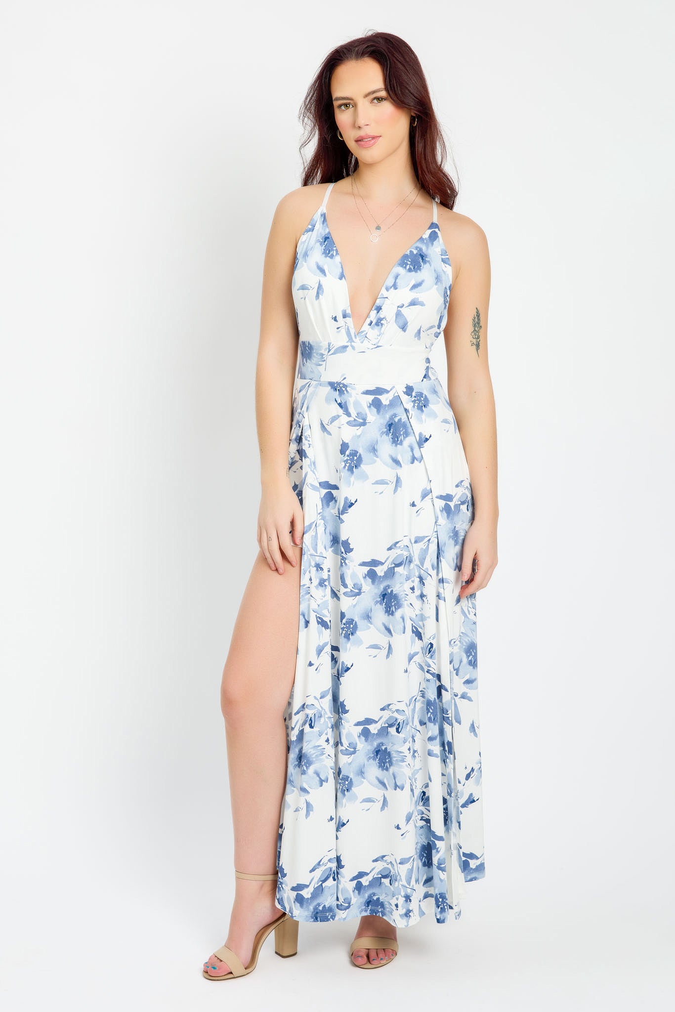 Robe maxi fleurie sans manches avec fentes latérales et short