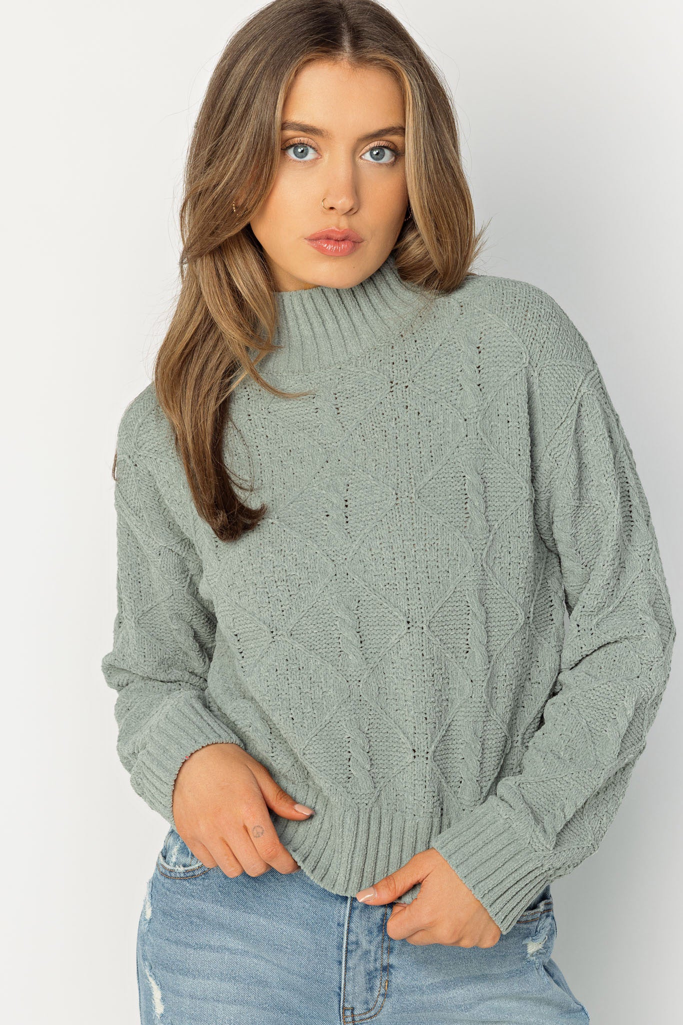 Dull Chenille Mock-Neck Sweater with Cable Stitches