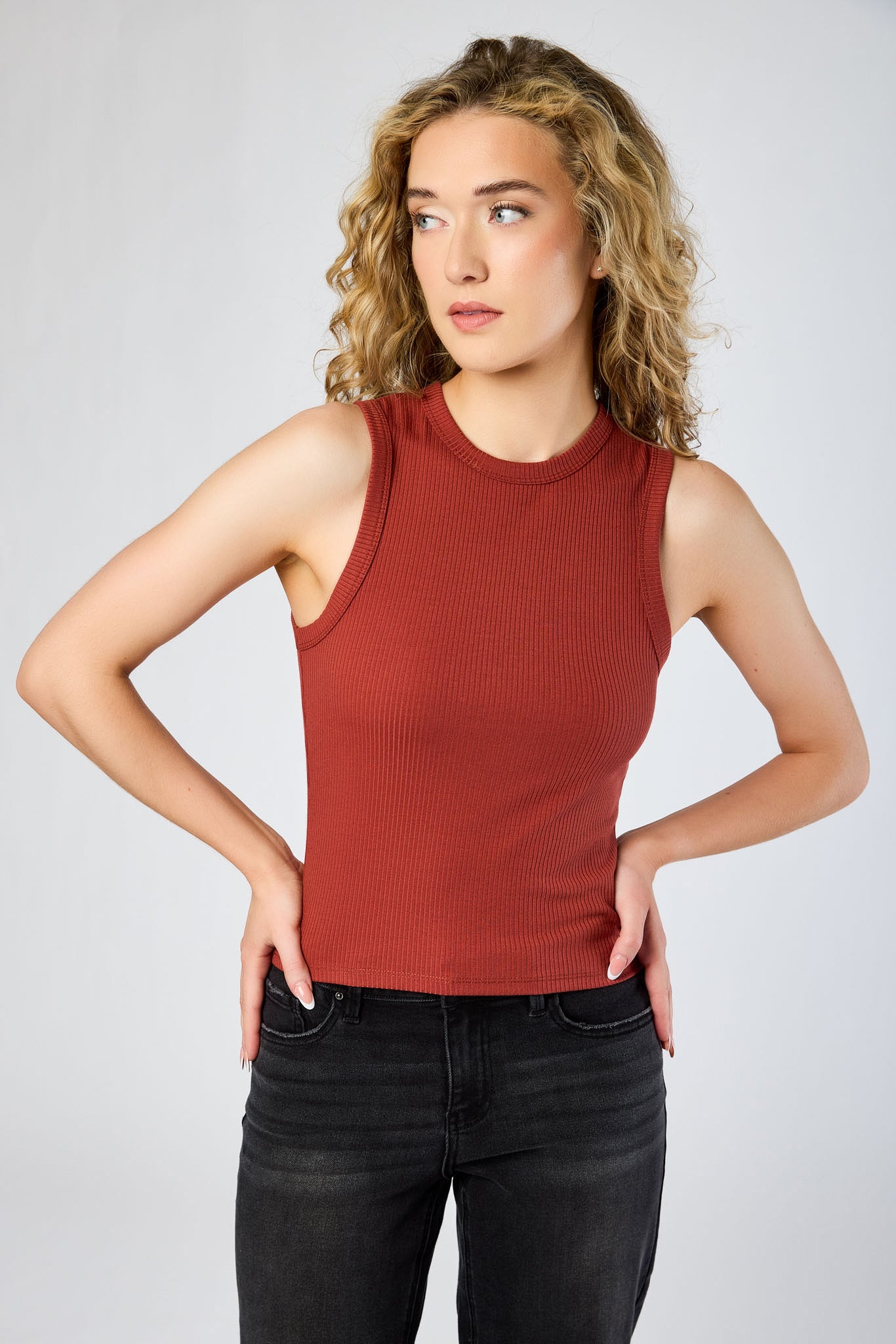Camisole côtelée avec encolure dégagée