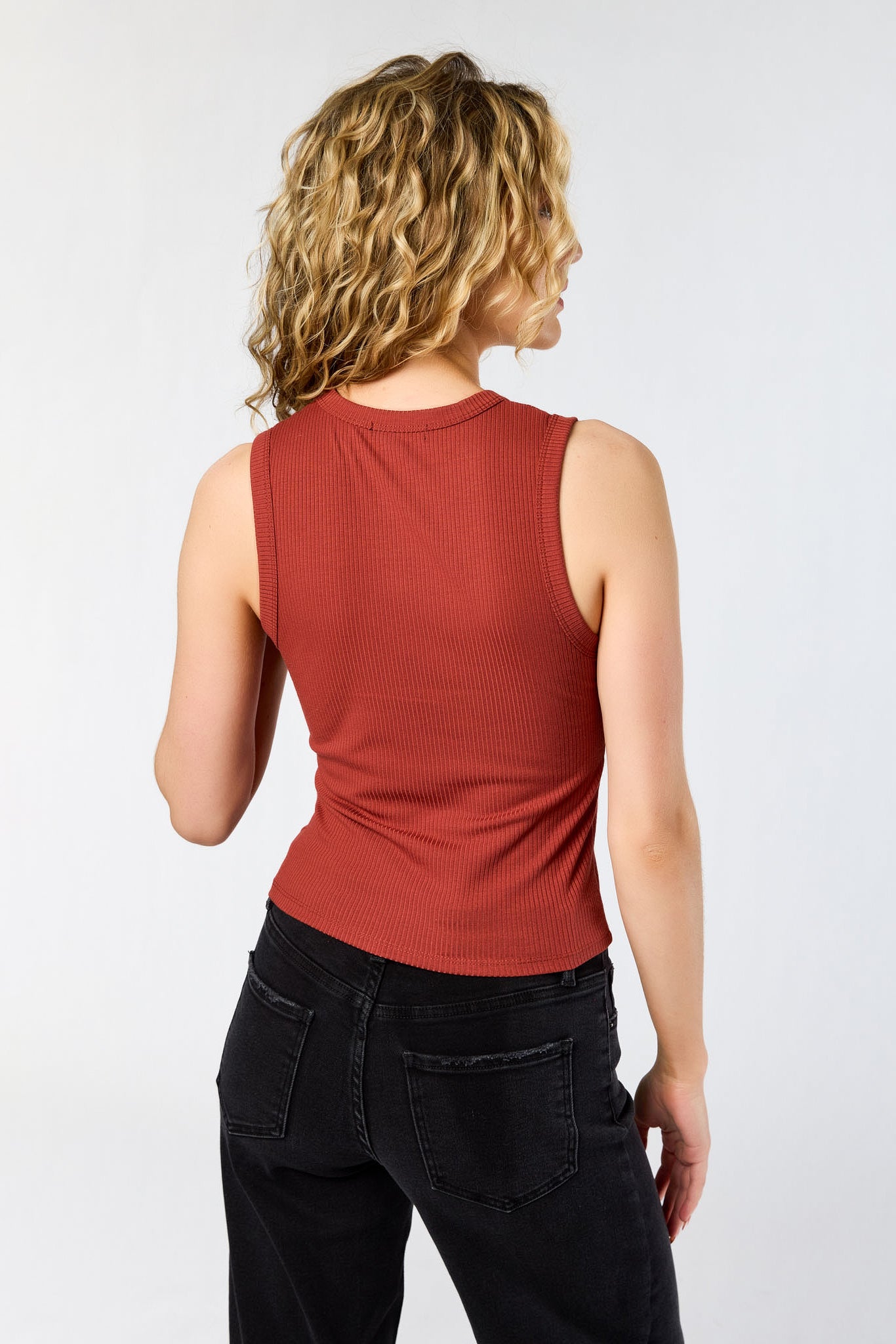 Camisole côtelée avec encolure dégagée