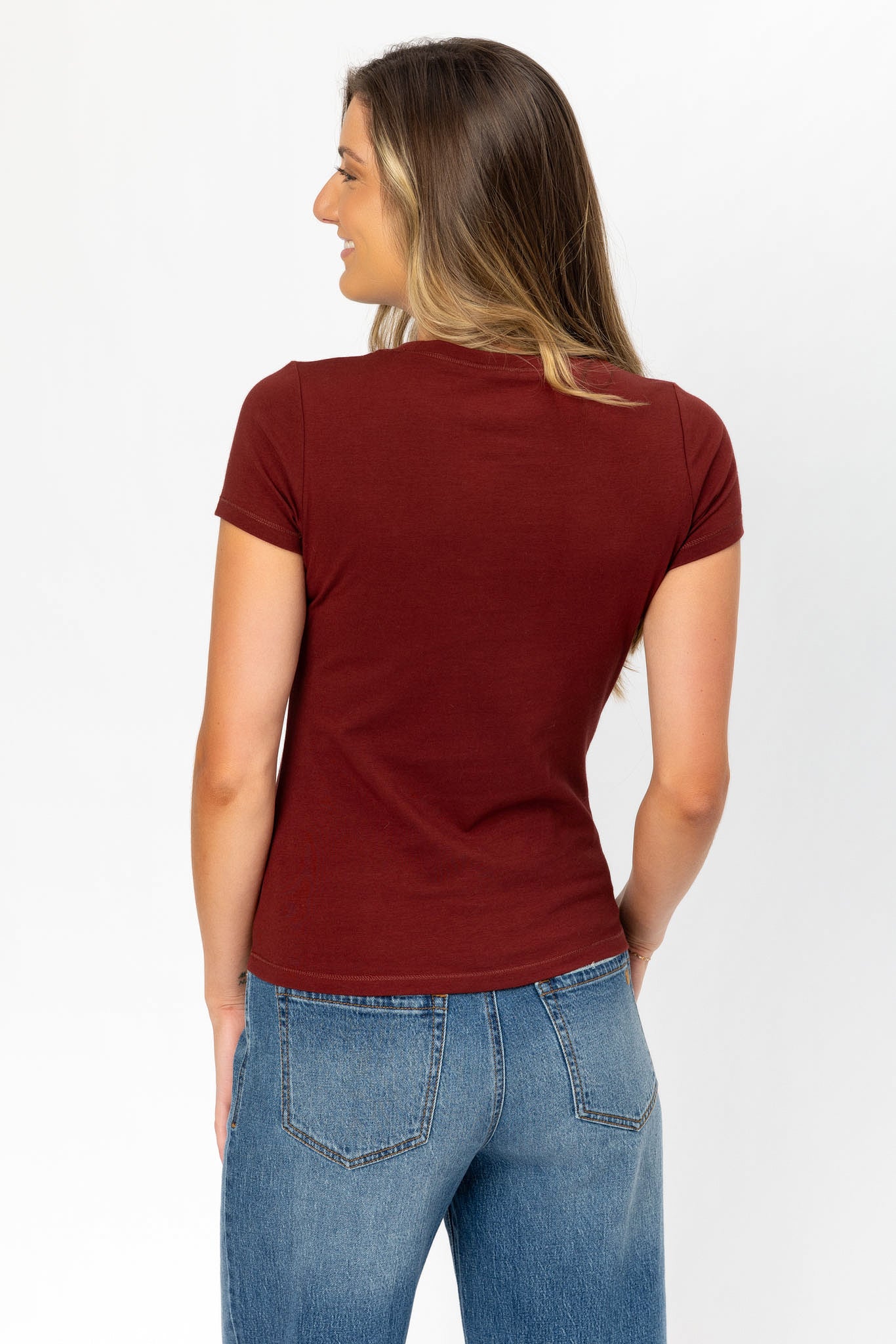 T-shirt avec encolure dégagée à manches courtes