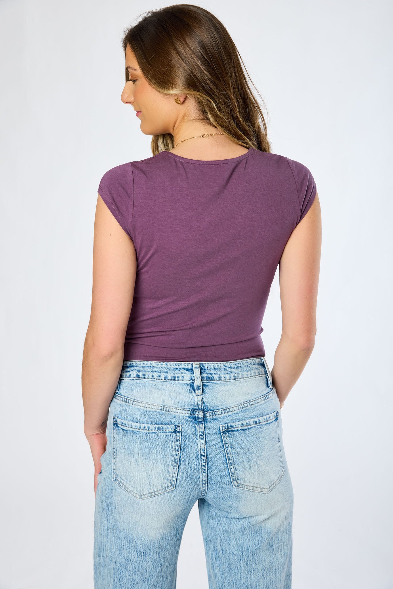 T-shirt à manches courtes et col carré