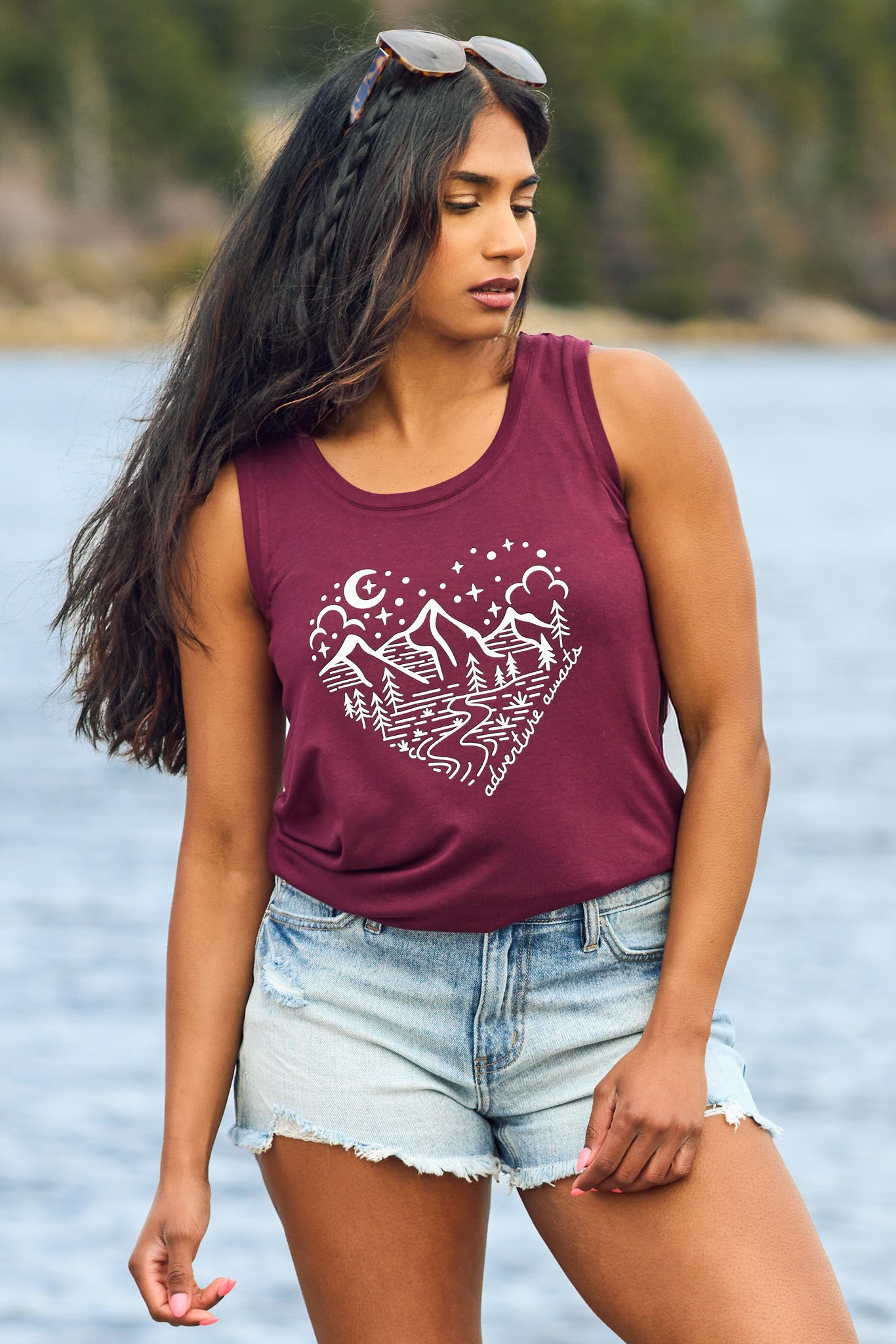 Camisole « Adventure Awaits » sans manches à col rond 