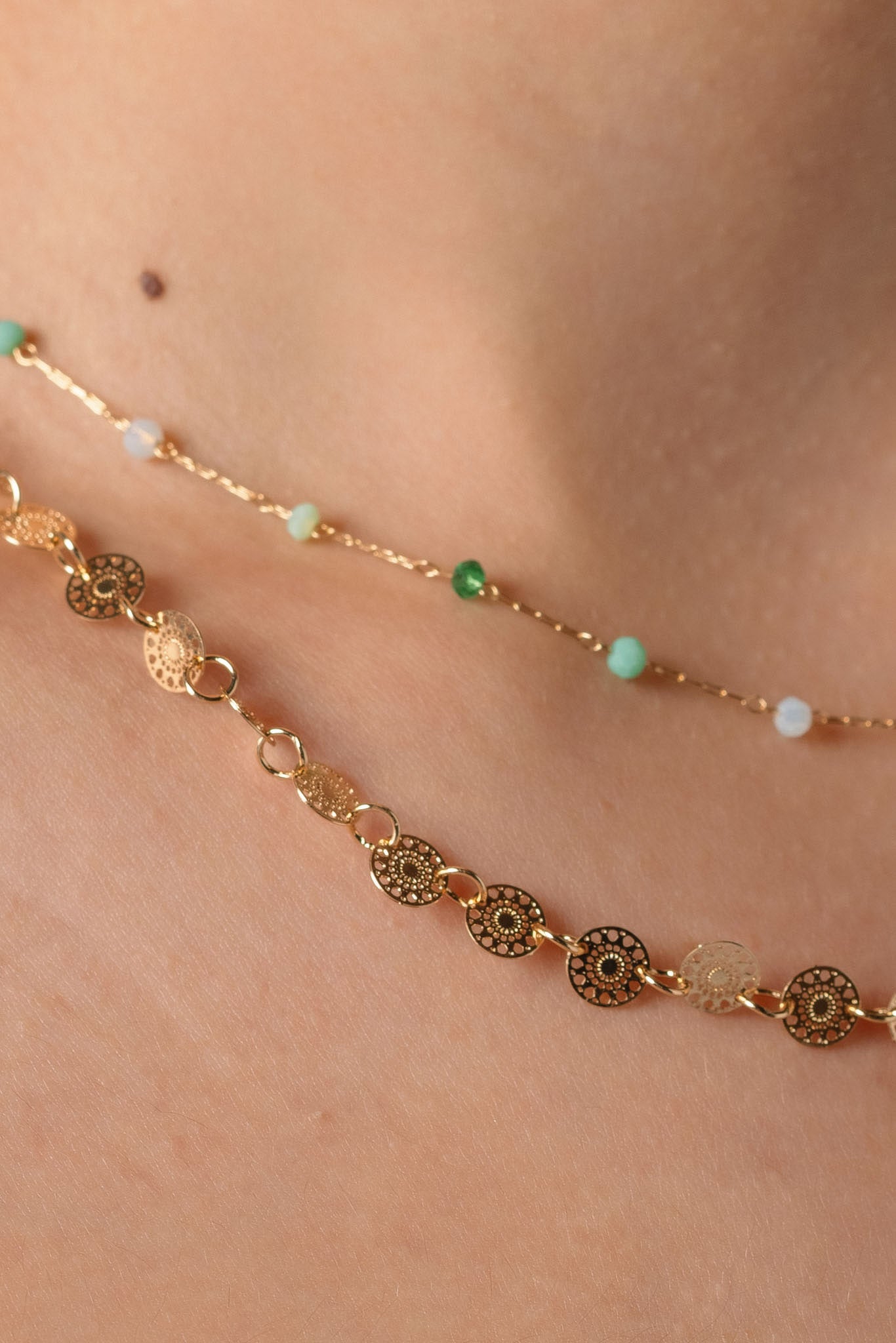 Ensemble 2 colliers avec perles pastel et cercles en filigrane