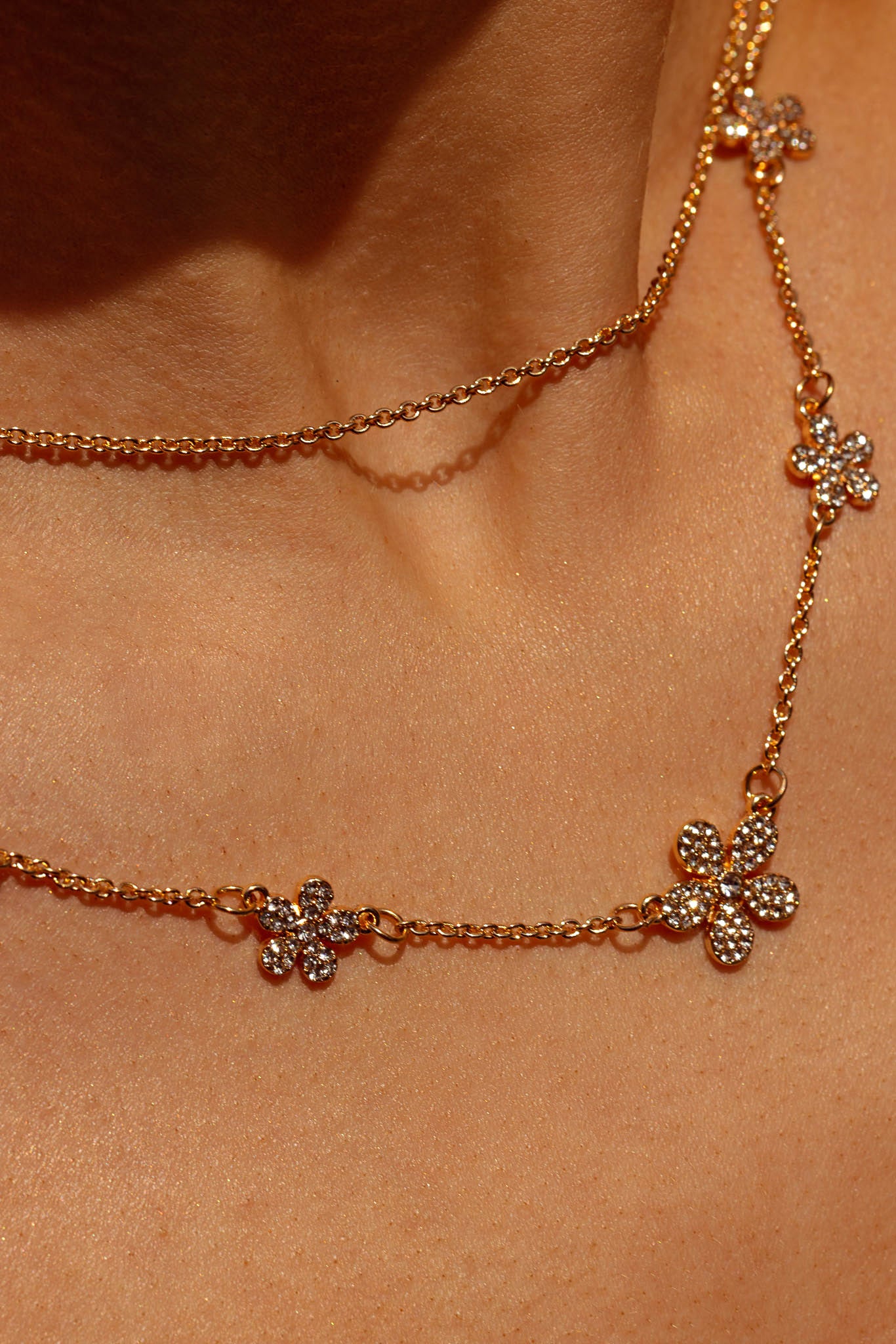 Delicate Rhinestone Layered Necklace with Flowers