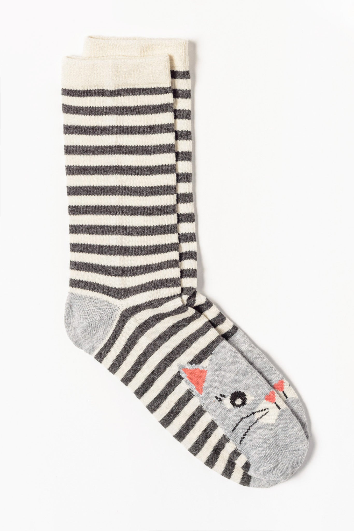 Chaussettes à rayures et chat